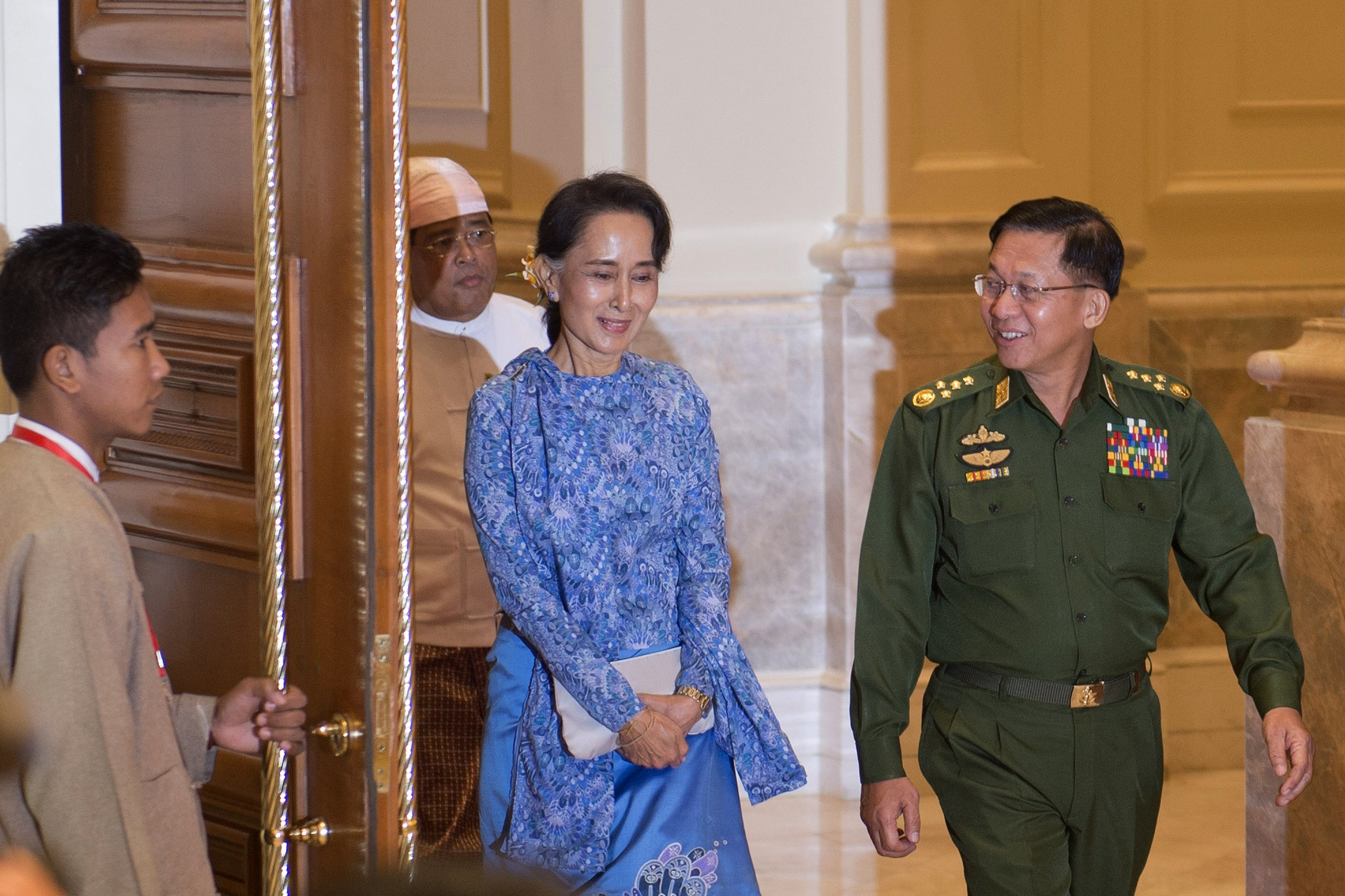 Aung San Suu Kyi and the Myanmar military’s commander-in-chief Senior General Min Aung Hlaing arrive at the presidential palace in Naypyitaw for the handover ceremony on March 30, 2016 (Photo: YE AUNG THU/AFP via Getty Images)