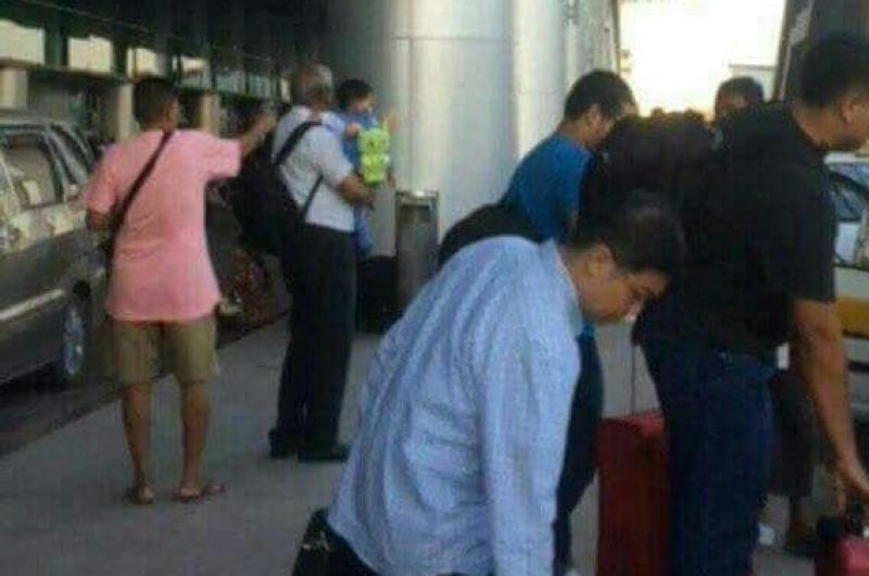 A photo by an anonymous user posted on Facebook shows U Ko Ni holding a child at Yangon International Airport moments before he was assassinated